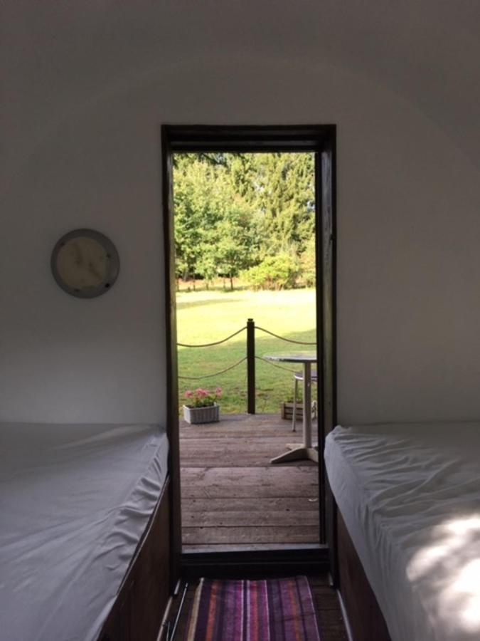 Charming 2-Bed Cabin In Domfront-En-Poiraie Perrou Εξωτερικό φωτογραφία