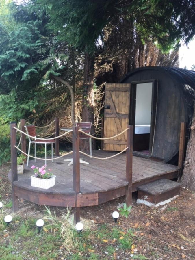 Charming 2-Bed Cabin In Domfront-En-Poiraie Perrou Εξωτερικό φωτογραφία