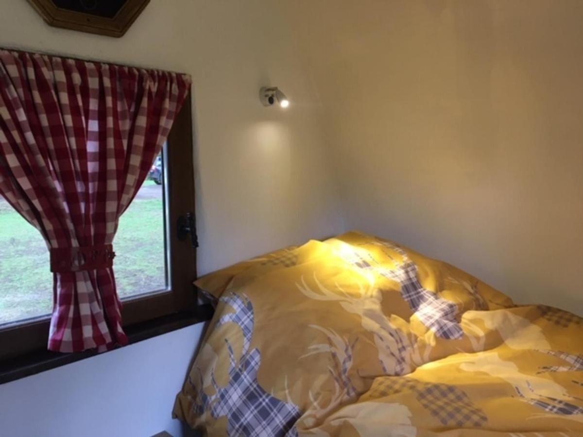 Charming 2-Bed Cabin In Domfront-En-Poiraie Perrou Εξωτερικό φωτογραφία